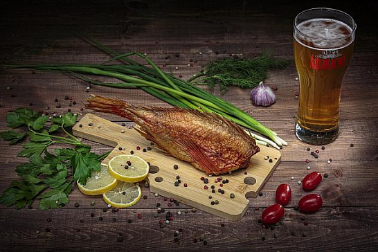 Окунь горячего копчения без головы 